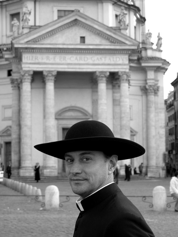 Οι ιερείς του Βατικανού που... κολάζουν -Ποζάρουν καλύτερα και από μοντέλα σε ημερολόγιο [εικόνες] | iefimerida.gr 6