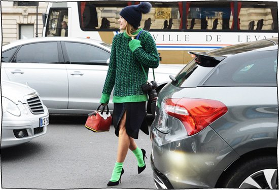 Η νέα αμφιλεγόμενη γυναικεία τρέλα: Καλτσάκια με τακούνια [εικόνες] | iefimerida.gr 3