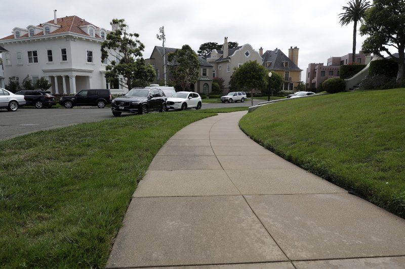 Ζευγάρι αγόρασε δρόμο με επαύλεις για 90.000 δολ. -Εξαλλοι οι πλούσιοι κάτοικοι, θα τους χρεώνουν το πάρκινγκ [εικόνες] | iefimerida.gr 3