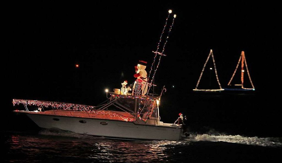 Μία εντυπωσιακή γιορτή: Γέμισε με χριστουγεννιάτικα ιστιοπλοϊκά ο κόλπος του Σαν Φρανσίσκο [εικόνες] | iefimerida.gr 1