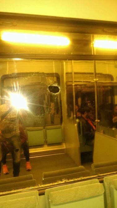 Μυστήριο με τρύπες σε τζάμια βαγονιών του Προαστιακού, στο Μενίδι [εικόνες] | iefimerida.gr 1