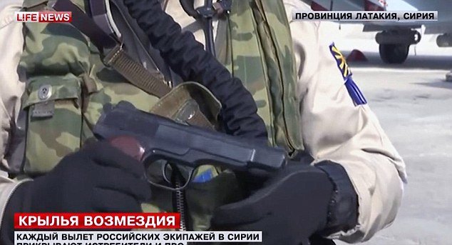 Εντολή από το Κρεμλίνο: Με καλάσνικοφ και περίστροφα θα πετούν πλέον οι Ρώσοι πιλότοι [εικόνες] | iefimerida.gr 0
