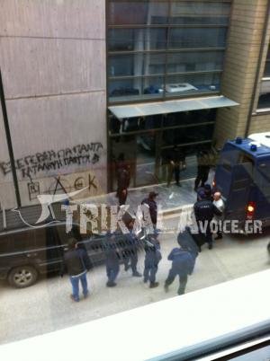 Εισαγγελέας: Γιατί είχες μαχαίρια στο κελί σου; -Βλαστός: Για να καθαρίζω καμιά πατάτα! [βίντεο, εικόνες] | iefimerida.gr 1