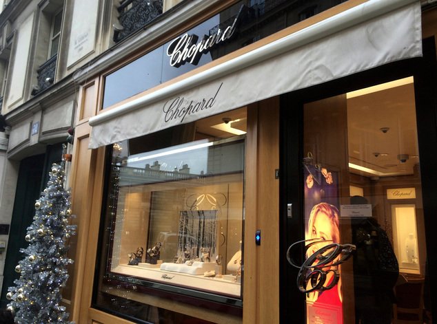 Γαλλία: Λήστεψαν κοσμηματοπωλείο δίπλα από το Μέγαρο των Ηλυσίων [εικόνες] | iefimerida.gr 0