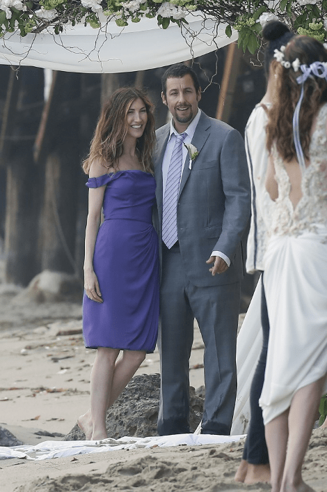 Πασίγνωστος ηθοποιός  χουφτώνει την σύζυγό του στα κρυφά ενώ βρίσκονται σε γάμο [εικόνες] | iefimerida.gr 0