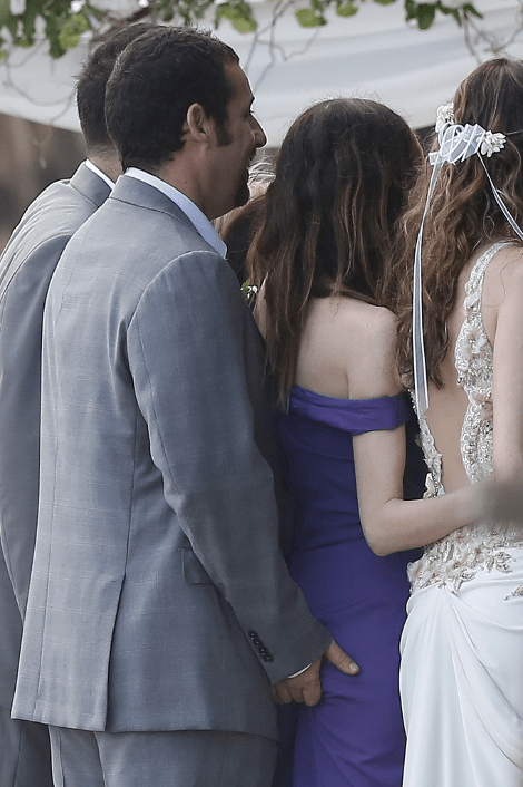 Πασίγνωστος ηθοποιός  χουφτώνει την σύζυγό του στα κρυφά ενώ βρίσκονται σε γάμο [εικόνες] | iefimerida.gr 2