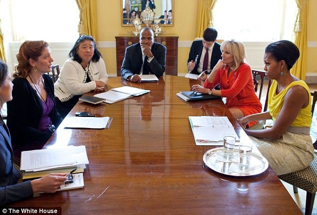 Κριστίνα Σέικ, η πραγματικά ισχυρή γυναίκα των ΗΠΑ - Φτιάχνει το προφίλ της Μισέλ Ομπάμα και της Χίλαρι Κλίντον [εικόνες] | iefimerida.gr 3