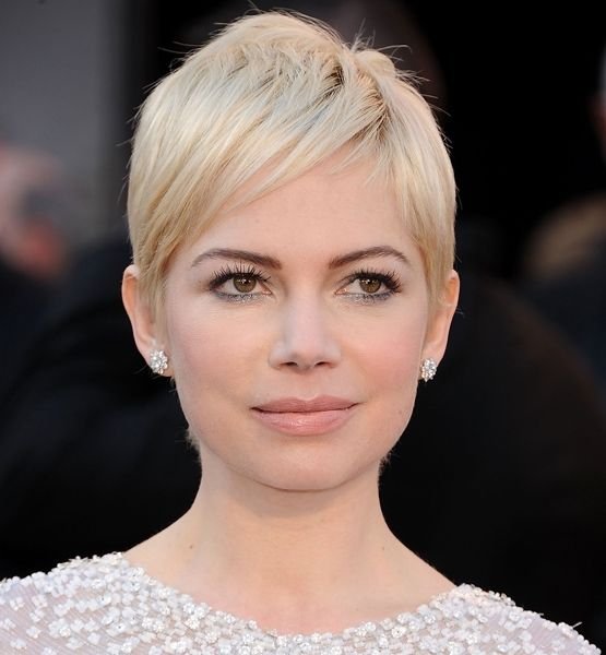 Ποια γυαλιά ταιριάζουν σε ποιον, ανάλογα με το σχήμα προσώπου -Οι ειδικοί εξηγούν [εικόνες] | iefimerida.gr 4