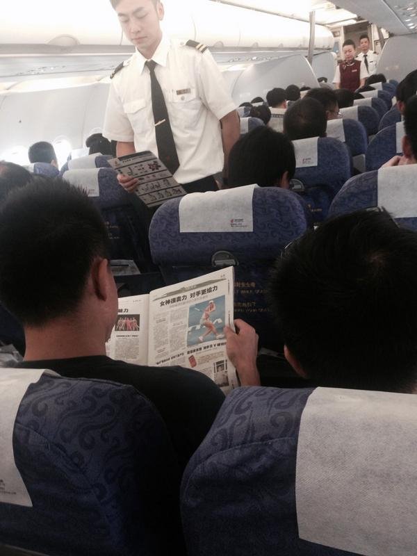 O απρόσεκτος θαυμαστής της Σαράποβα -Διάβαζε για την τενίστρια, δεν είδε ότι ήταν πίσω του [εικόνα] | iefimerida.gr 0