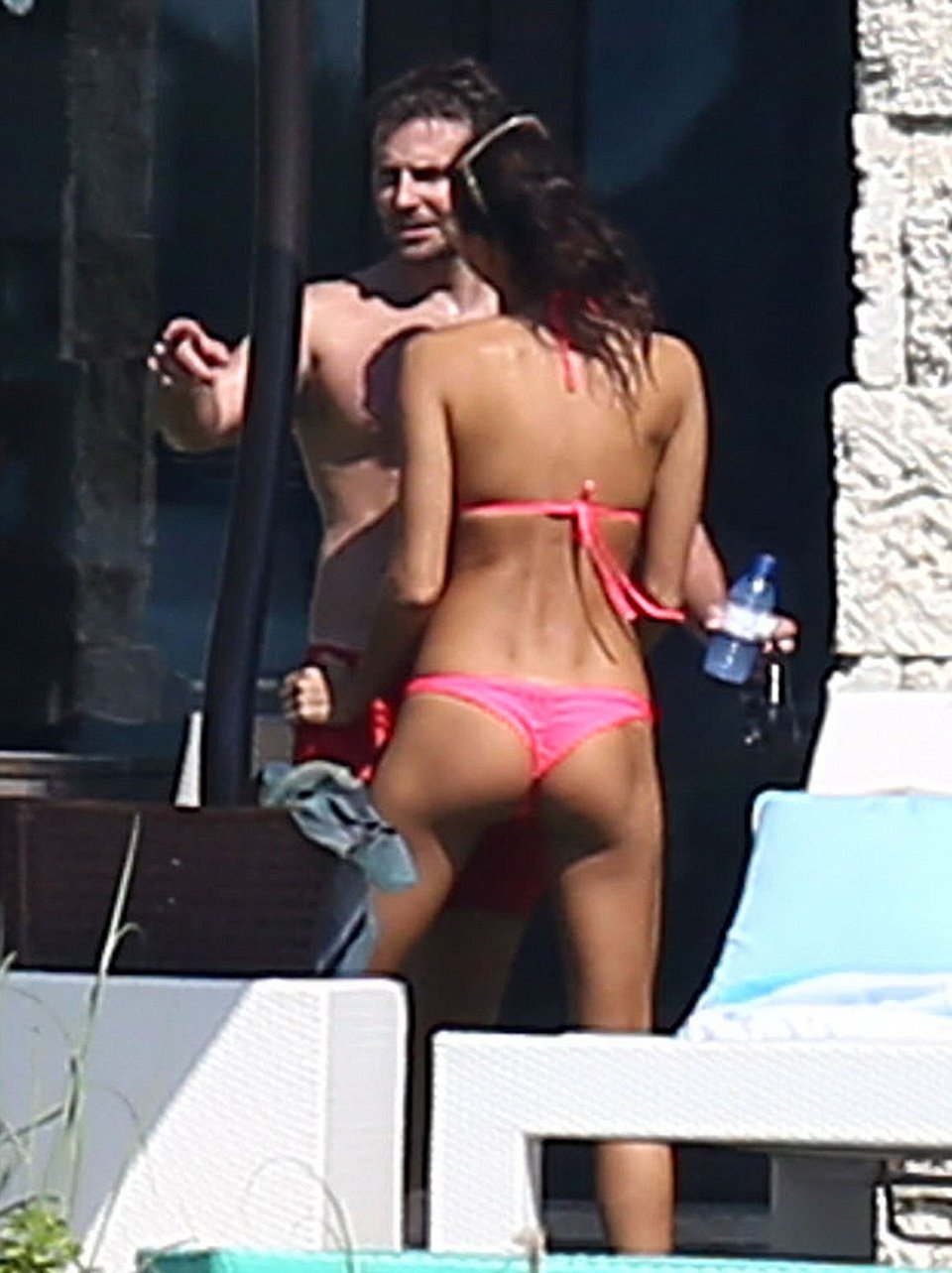 Η Ιρίνα Σάικ άναψε «φωτιές» με το μπικίνι της αλλά ο Μπράντλεϊ Κούπερ την μπουγέλωσε [εικόνες] | iefimerida.gr 2