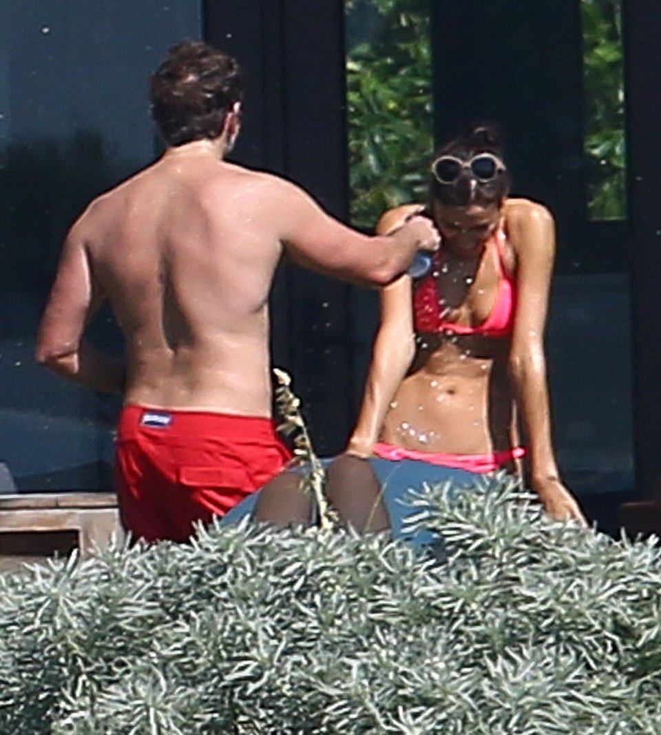 Η Ιρίνα Σάικ άναψε «φωτιές» με το μπικίνι της αλλά ο Μπράντλεϊ Κούπερ την μπουγέλωσε [εικόνες] | iefimerida.gr 4