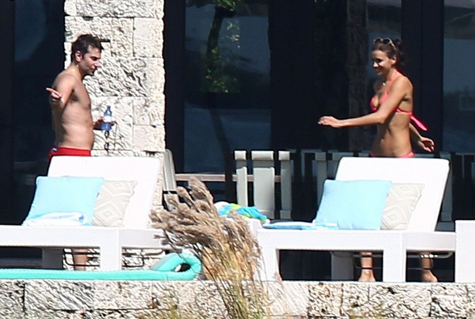 Η Ιρίνα Σάικ άναψε «φωτιές» με το μπικίνι της αλλά ο Μπράντλεϊ Κούπερ την μπουγέλωσε [εικόνες] | iefimerida.gr 5
