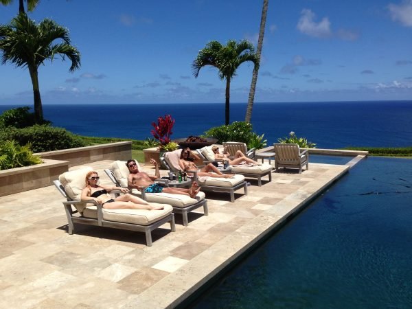 O Charlie Sheen βγάζει βόλτα το χαρέμι του από πορνοστάρ [εικόνες] | iefimerida.gr 0