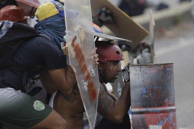 Βενεζουέλα: Νέες ταραχές και δύο νεκροί στις «πορείες των περιττωμάτων» [εικόνες & βίντεο]  | iefimerida.gr 2