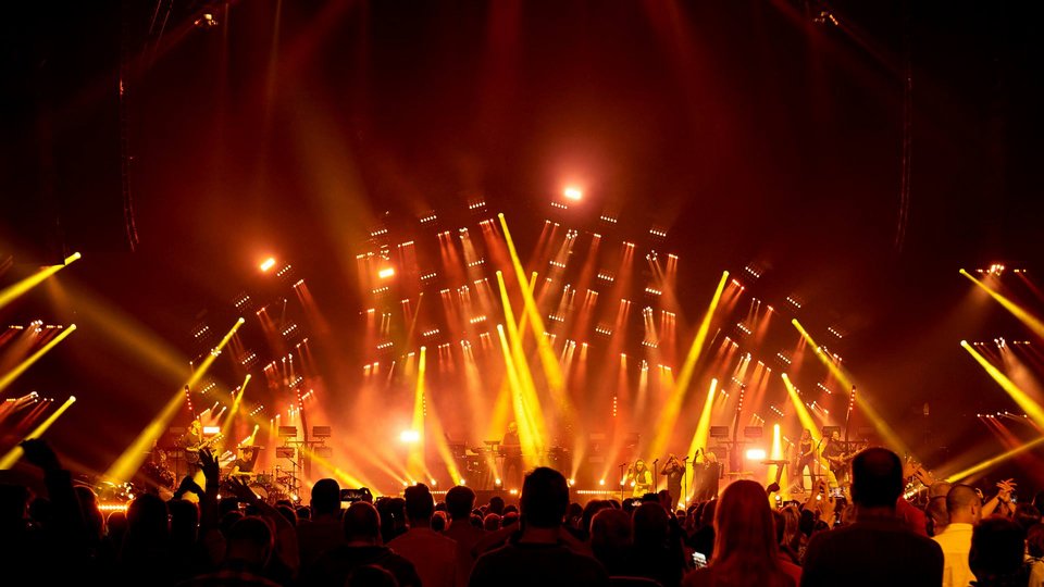 Ιστορικό! Η πρώτη ποπ συναυλία στην Τεχεράνη μετά το 1979 [εικόνες]  | iefimerida.gr 1