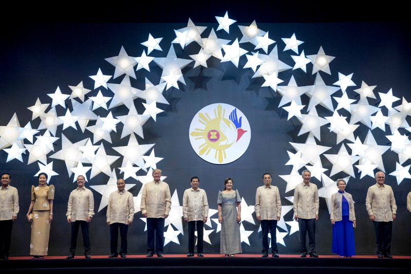 Ο Ντουτέρτε έκανε καντάδα στον Τραμπ: «Είσαι το φως του κόσμου μου...» [εικόνες & βίντεο]  | iefimerida.gr 2