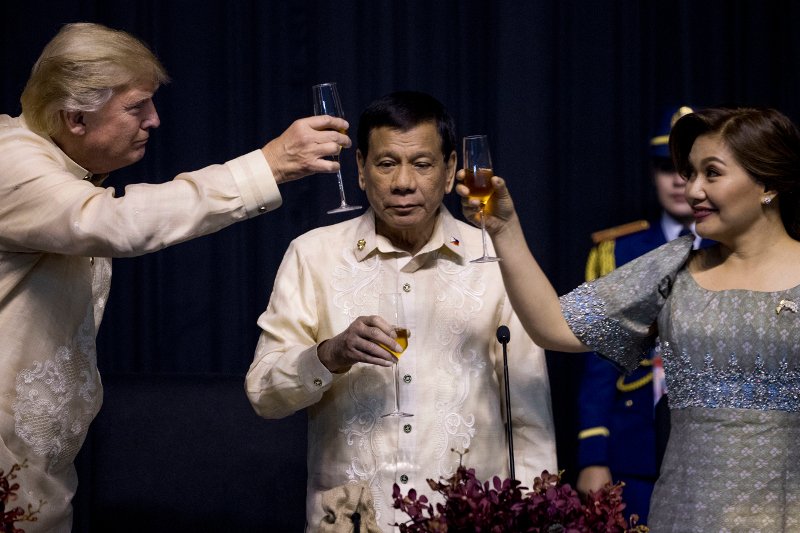 Ο Ντουτέρτε έκανε καντάδα στον Τραμπ: «Είσαι το φως του κόσμου μου...» [εικόνες & βίντεο]  | iefimerida.gr 3