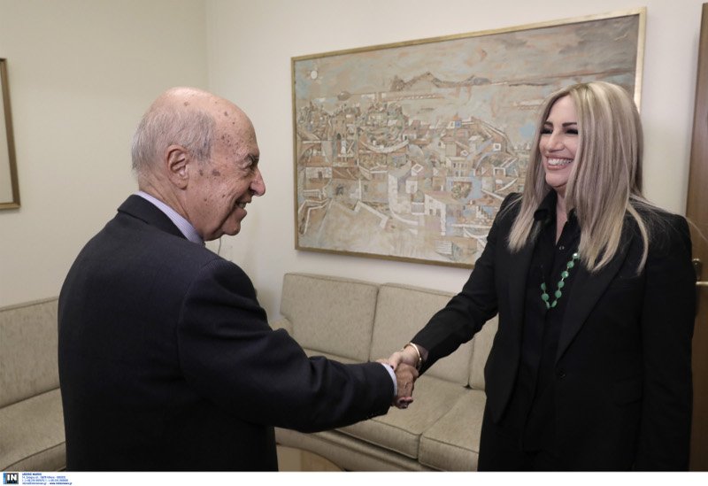 Συνάντηση με Σημίτη, ολομέτωπος με ΣΥΡΙΖΑ -Η Φώφη παίρνει το όπλο της | iefimerida.gr 2