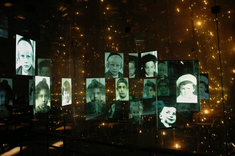 Το παιδιάστικο μήνυμα του Ντόναλντ Τραμπ στο μνημείο Ολοκαυτώματος του Ισραήλ -Σάλος για την αμορφωσιά του [εικόνες] | iefimerida.gr 4