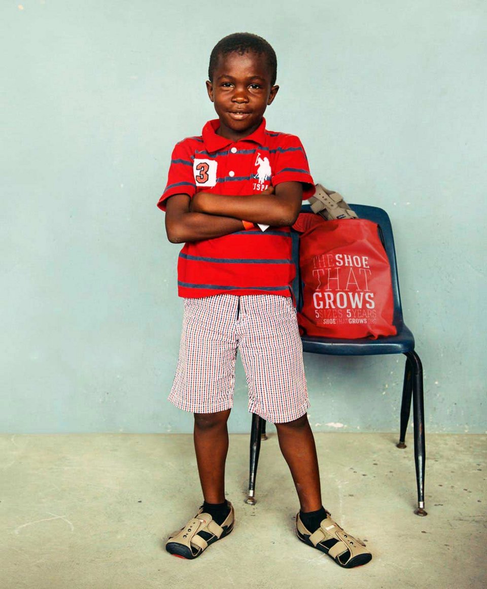 Παπούτσια που αλλάζουν μέγεθος για τα παιδιά του τρίτου κόσμου [εικόνες & βίντεο] | iefimerida.gr 1