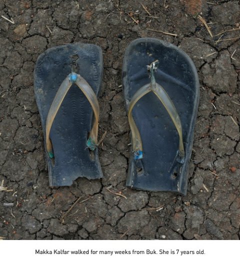 Οι συγκλονιστικές φωτογραφίες των παπουτσιών προσφύγων στο Σουδάν που ταξίδευαν με τα πόδια [εικόνες] | iefimerida.gr 0
