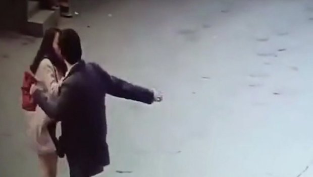 Ιδιοκτήτης μαγαζιού ταξίδεψε 852 χλμ. για να βρει πελάτισσα που έστειλε email παραπόνων και να την... χαστουκίσει [βίντεο] | iefimerida.gr 1