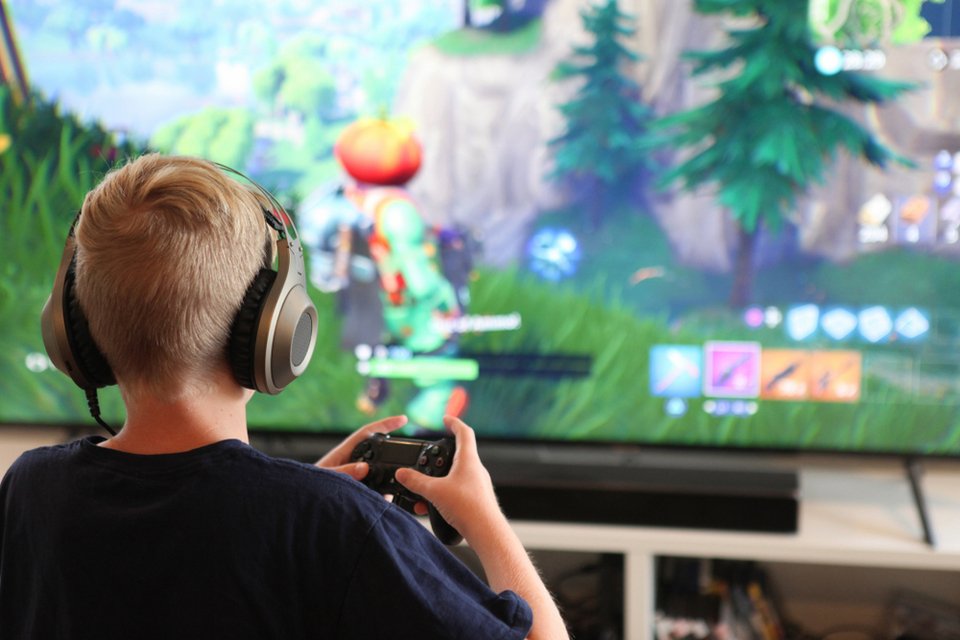 Σάλος με το βιντεοπαιχνίδι Fortnite: Το Youtube το «κόβει» λόγω παιδόφιλων [εικόνες] | iefimerida.gr 1