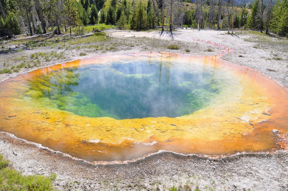 Βρήκε φρικτό θάνατο: Πέρασε την όξινη πηγή για ιαματικά λουτρά και... έλιωσε [εικόνες] | iefimerida.gr 1