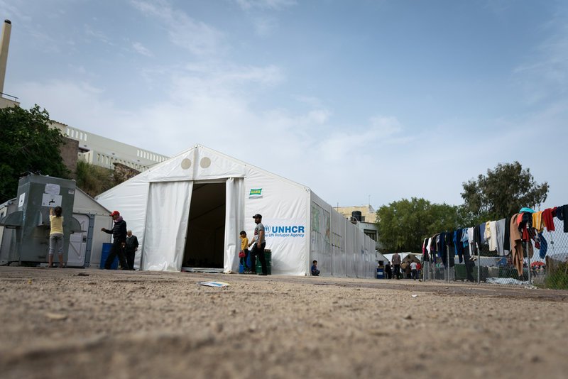 O Guardian έκανε πακέτο διακοπών για την Ελλάδα της κρίσης -Με 2.850 ευρώ βλέπεις από κοντά πρόσφυγες και... πρώην υπουργό | iefimerida.gr 1