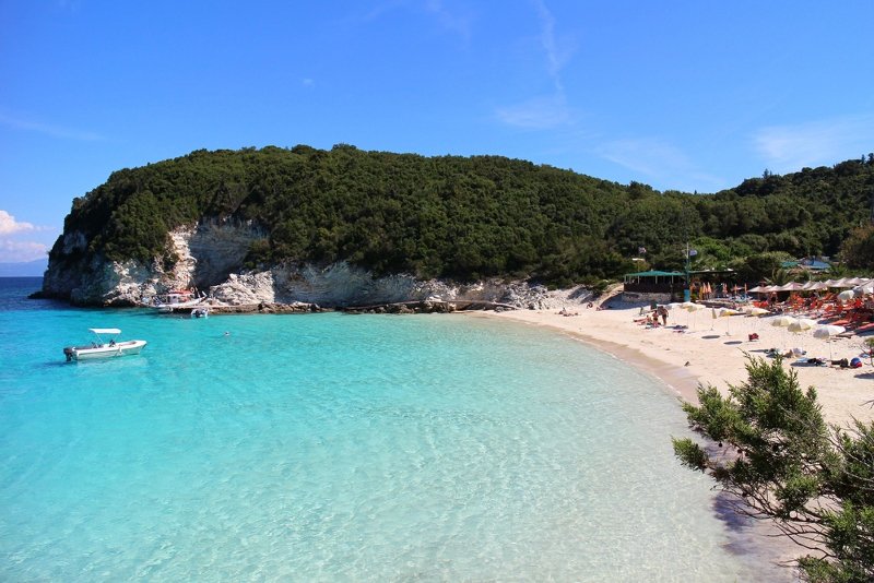 Το Conde Nast Traveller βρήκε τις καλύτερες ελληνικές παραλίες -Με ροζ άμμο και γαλαζοπράσινα νερά [εικόνες] | iefimerida.gr 3