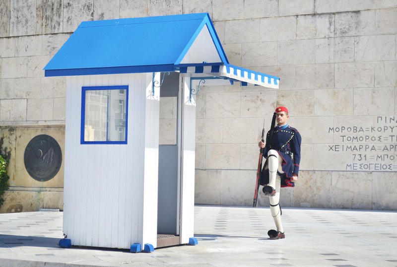 O Guardian έκανε πακέτο διακοπών για την Ελλάδα της κρίσης -Με 2.850 ευρώ βλέπεις από κοντά πρόσφυγες και... πρώην υπουργό  | iefimerida.gr 2