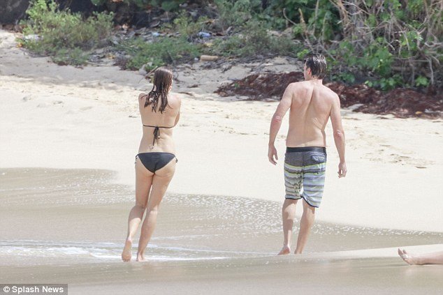 Σίντι Κρόφοροντ: Η εντυπωσιακή 50αρα με καυτό μπικίνι [εικόνες] | iefimerida.gr 2