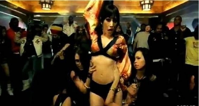 Απίστευτη ιστορία: Επίτροποι εκκλησίας καταχράστηκαν 32 εκατ. για να γίνει τραγουδίστρια η σύζυγος του πάστορα [εικόνες & βίντεο] | iefimerida.gr 1