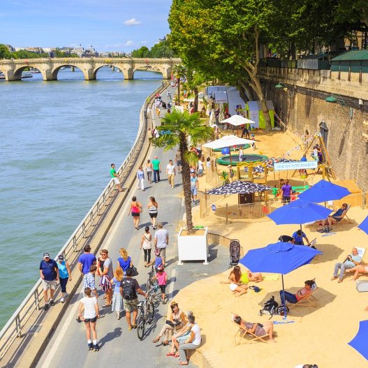 Μία παραλία στο Παρίσι -Ρίχνουν 5.000 τόνους άμμου στις όχθες του Σηκουάνα [εικόνες]  | iefimerida.gr 4