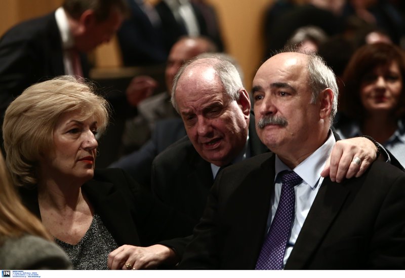 Σία Αναγνωστοπούλου, Τέρενς Κουίκ, Μάρκος Μπόλαρης στην εκδήλωση στο ΚΠΙΣΝ με ομιλητή τον Εβο Μοράλες -Φωτογραφία: Intimenews/ΤΖΑΜΑΡΟΣ ΠΑΝΑΓΙΩΤΗΣ