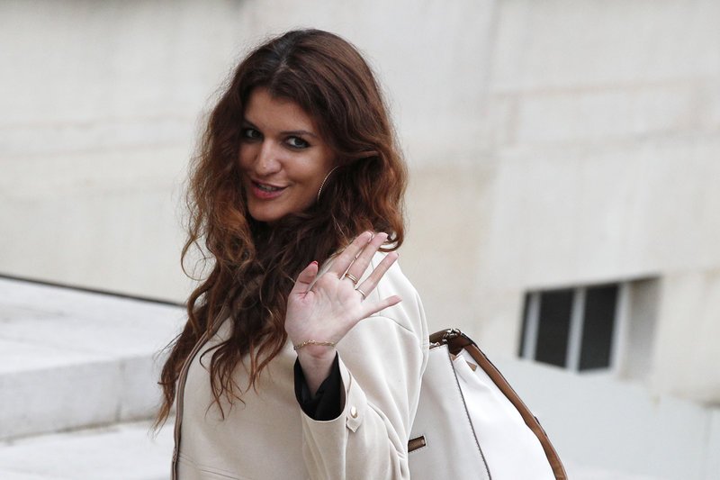 Μαρλέν Σιαπά: Η γυναίκα που εμπιστεύονται οι Μακρόν [εικόνες] | iefimerida.gr 0