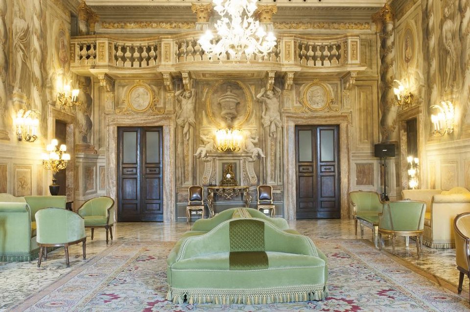 Η Καπέλα Σιστίνα των ξενοδοχείων -Εκπληκτικές τοιχογραφίες, χρυσό, αποθέωση του μπαρόκ [εικόνες]  | iefimerida.gr 7