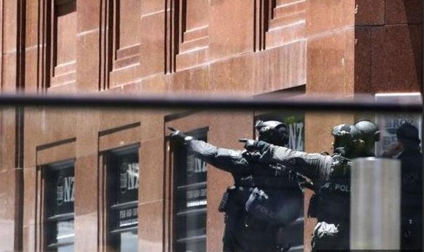 Θρίλερ στο Σίδνεϊ: Απέδρασαν όμηροι, ανάμεσά τους και ένας ομογενής [εικόνες & βίντεο] | iefimerida.gr 5