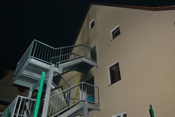 Γερμανία: Φωτιά, ρατσιστικά συνθήματα και σβάστικες σε καταφύγιο προσφύγων | iefimerida.gr 3