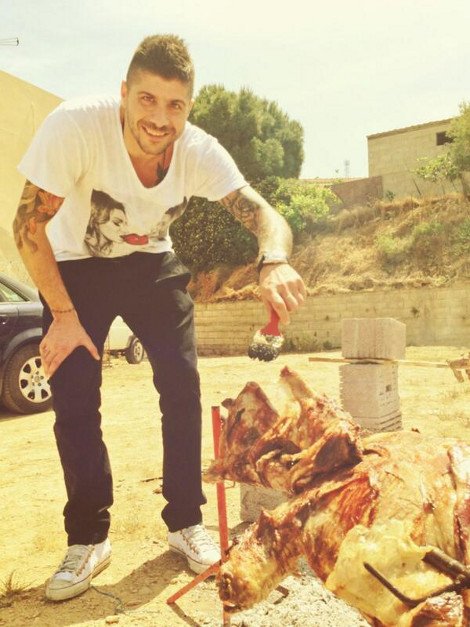 Το Πάσχα των «επωνύμων» – Ποιοι σούβλισαν αρνιά, ποιοι τσούγκρισαν αυγά και τι έγραψαν στο twitter [εικόνες] | iefimerida.gr 1