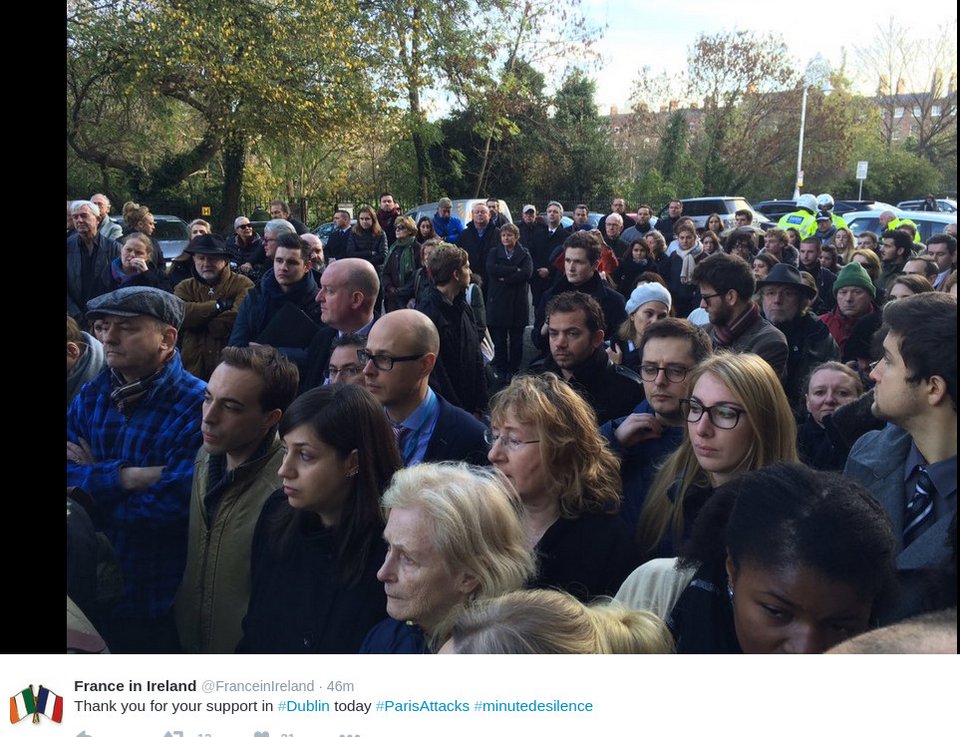 Ενός λεπτού σιγή για τα θύματα στο Παρίσι: Απόλυτη σιωπή από άκρη σε άκρη της Γαλλίας -Και στους G20 [εικόνες] | iefimerida.gr 13