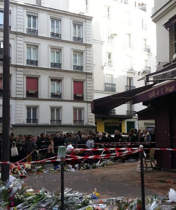 Ενός λεπτού σιγή για τα θύματα στο Παρίσι: Απόλυτη σιωπή από άκρη σε άκρη της Γαλλίας -Και στους G20 [εικόνες] | iefimerida.gr 5