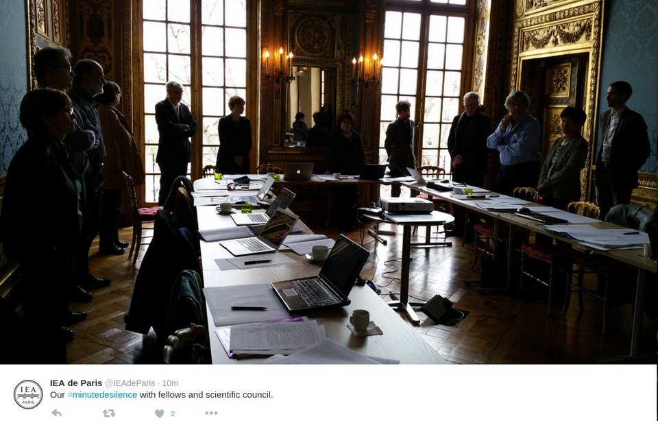 Ενός λεπτού σιγή για τα θύματα στο Παρίσι: Απόλυτη σιωπή από άκρη σε άκρη της Γαλλίας -Και στους G20 [εικόνες] | iefimerida.gr 8