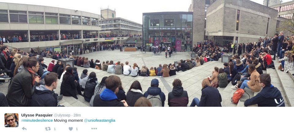 Ενός λεπτού σιγή για τα θύματα στο Παρίσι: Απόλυτη σιωπή από άκρη σε άκρη της Γαλλίας -Και στους G20 [εικόνες] | iefimerida.gr 10