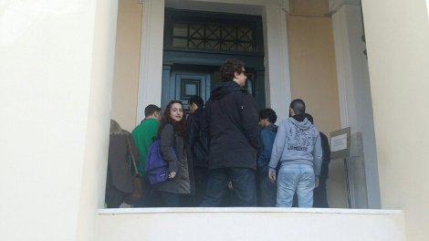 Ενταση στο Πανεπιστήμιο Αθηνών: Φοιτητές κλείδωσαν μέσα τον πρύτανη και τη Σύγκλητο [εικόνες] | iefimerida.gr 5