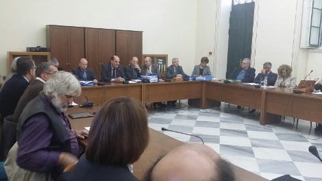 Ενταση στο Πανεπιστήμιο Αθηνών: Φοιτητές κλείδωσαν μέσα τον πρύτανη και τη Σύγκλητο [εικόνες] | iefimerida.gr 6