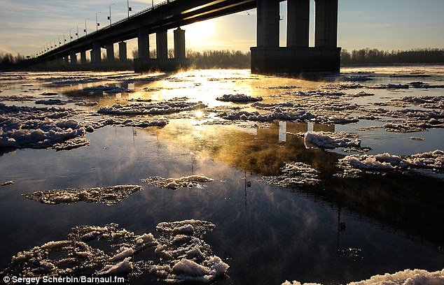 Τι συνέβη στην πάλαι ποτέ παγωμένη Σιβηρία; - Ντόπιοι πηγαίνουν για μπάνιο βιώνοντας τον πιο ζεστό χειμώνα [εικόνες]  | iefimerida.gr 2