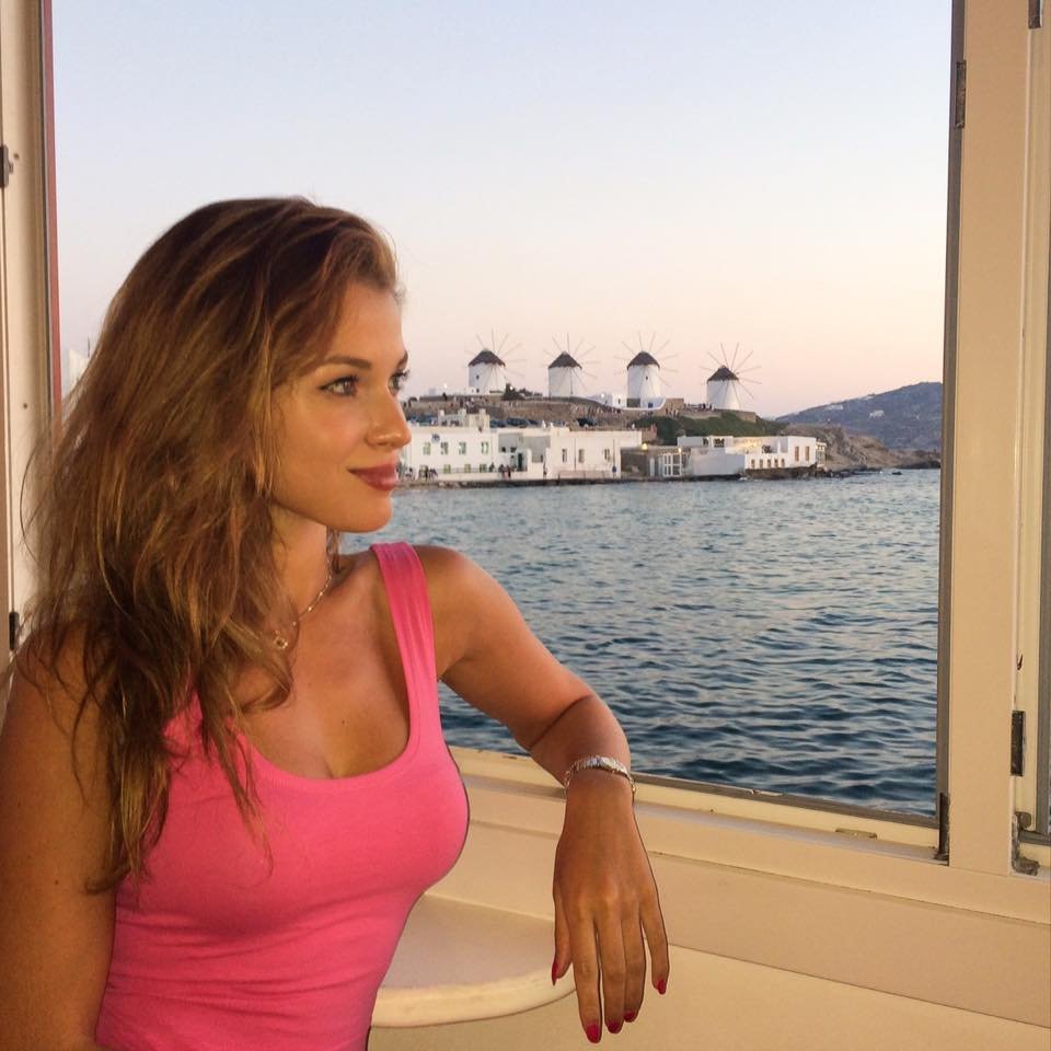 Η ελληνικής καταγωγής Μις Πορταγαλία μοιράζει εγκεφαλικά στη Μύκονο [εικόνες] | iefimerida.gr 7