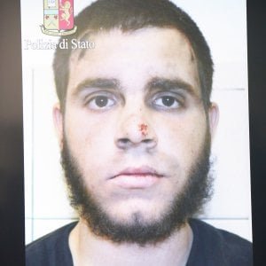 Μιλάνο: O δράστης της επίθεσης σε ένστολους εξυμνούσε τον ISIS στο Facebook | iefimerida.gr 0