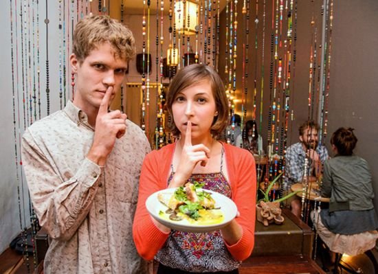 Το πρώτο «σιωπηλό» εστιατόριο όπου δεν ακούγεται ψίθυρος – Μια ασυνήθιστη ιδέα με μεγάλη απήχηση [εικόνες]  | iefimerida.gr 2